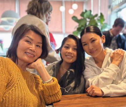 Tracy Romulus with her mother Sang Ngyuen and sister Tina